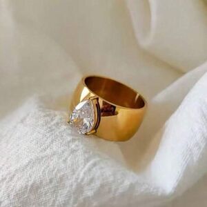 Gold Ring Teardrop N1145